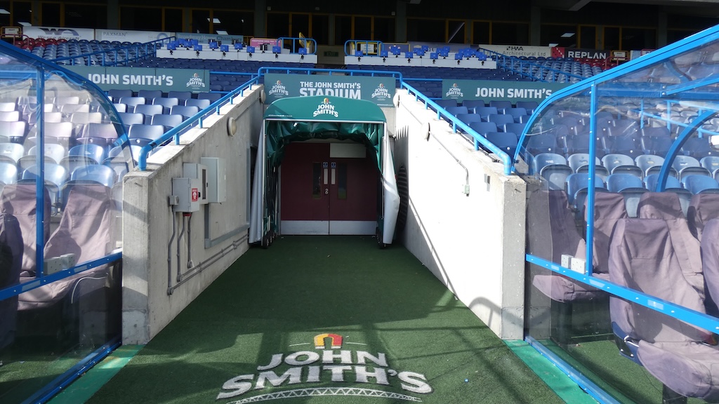 John Smith’s Stadium buitenkant